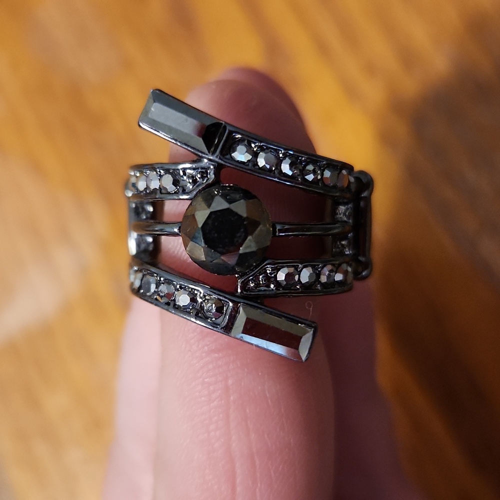 Paparazzi Black Wrap Women's Ring - Picture 4 of 4